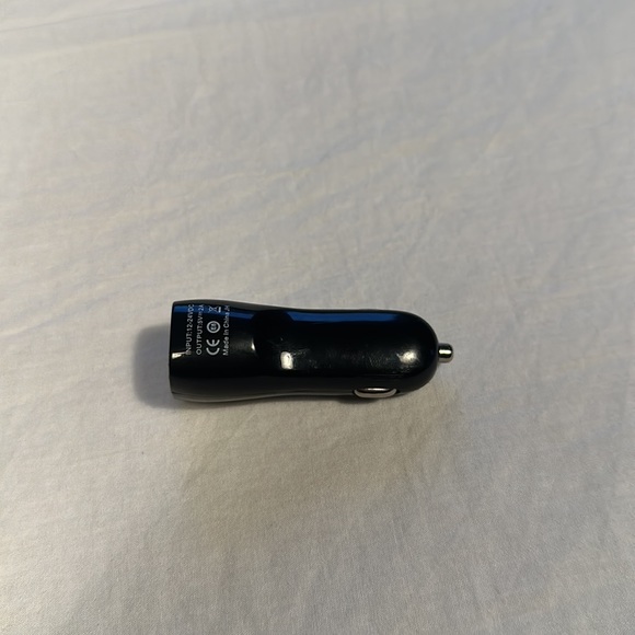 Iessentials Vehicle Charging plug - Picture 3 of 3
